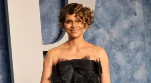 Научете тайната на Холи Бери за сияйна кожа