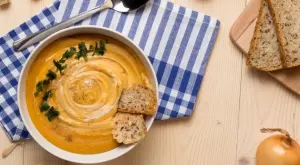 Тази крем супа от леща е хит в мрежата