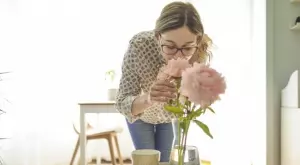 Виц за 16 май 2023: Блондинка си поръчва ваза