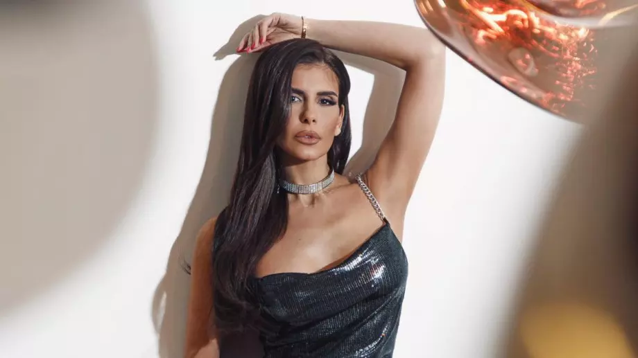 Анелия се фука с гаджето си (СНИМКИ)