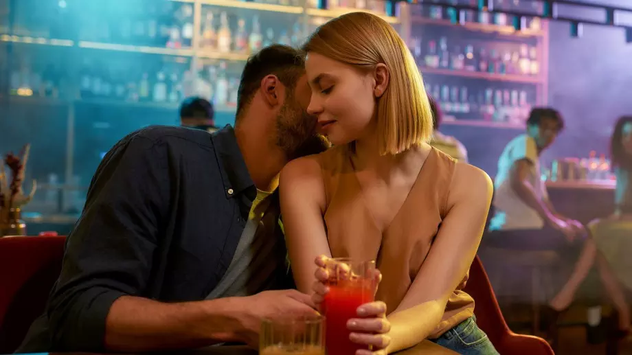 За тези 3 зодии 2024 година започва със страстен флирт