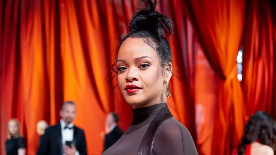 Риана се оттегля като главен изпълнителен директор на Savage X Fenty