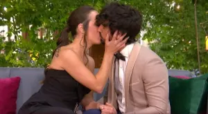 Рекорд: Ето колко пъти се е целувал Евгени в "Ергенът"