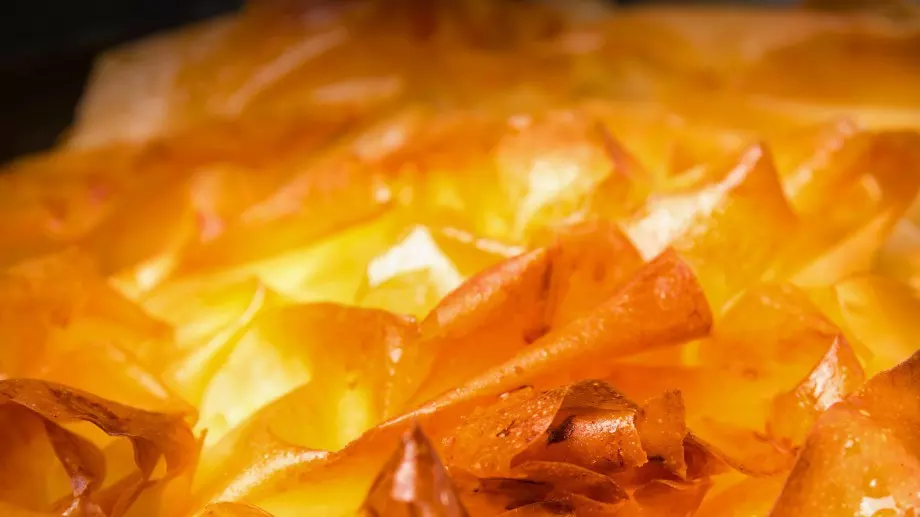 Млечна баница с готови кори, в която ще се влюби цялото семейство