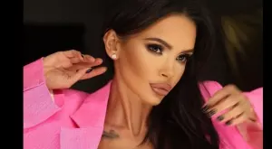 Мария празнува края на брака си с горещи танци полугола (ВИДЕО)