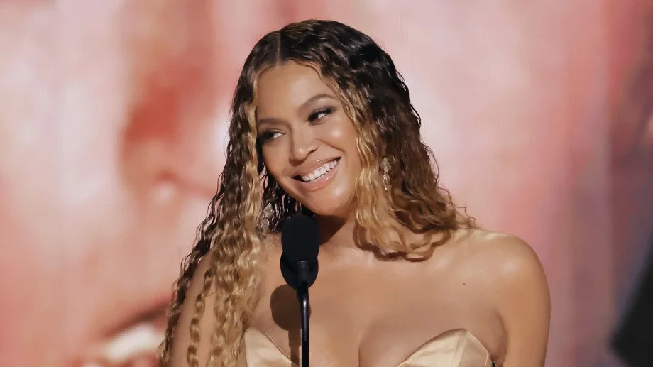 Бионсе представи обща колекция с Balmain (ВИДЕО)