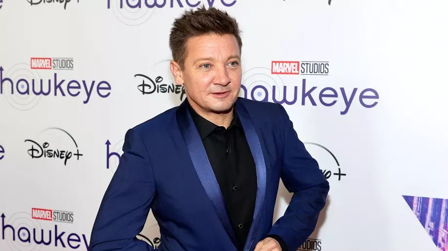 Изненада: Джеръми Ренър се връща на музикалната сцена (СНИМКА)