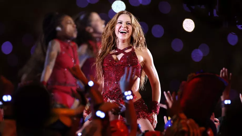 Шакира се среща с мистериозен мъж