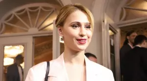 Майката на Мария Бакалова избухна: Ей, боклук! (СНИМКИ)