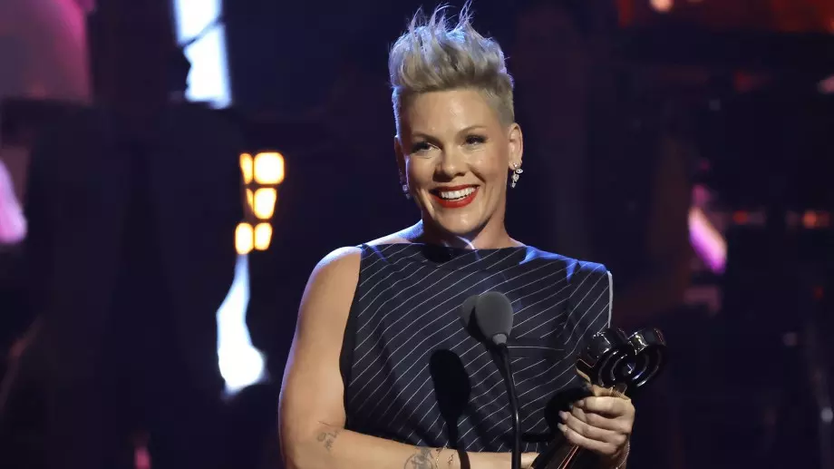Пинк спечели приза "Икона" на музикалните награди iHeartRadio