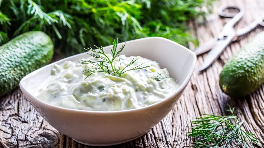 Домашна снежанка с кисели краставички