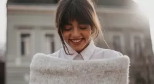 Хитър трик: Ето как да имате бретон, без да режете косата си