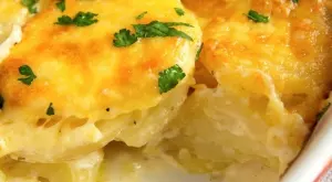 Класическа рецепта: Огретен с картофи, сирене и яйца