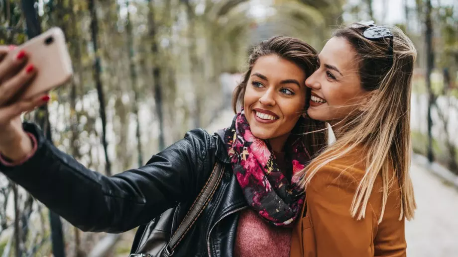 Женски виц за 5 септември 2023: Говорят си две приятелки