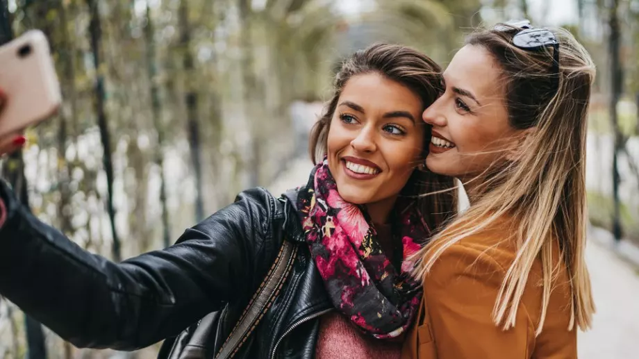 Женски виц за 2 октомври 2023: Жени обсъждат последователи