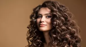 Ето как да направите перфектните къдрици с чорапогащник (ВИДЕО)