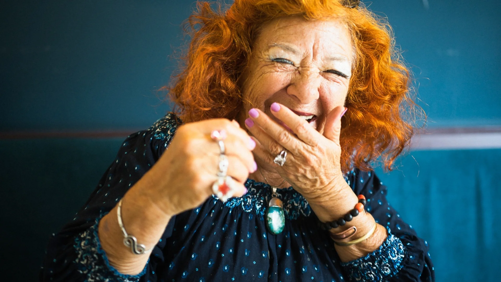 Най-смешен виц на деня: Стара жена с два чувала