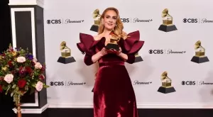 Адел с призив към феновете си, не иска да хвърлят предмети на концерти