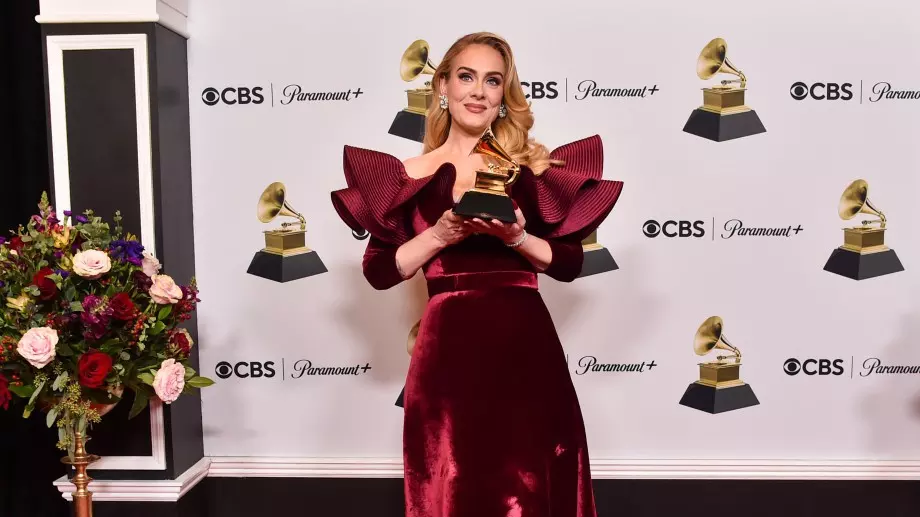 Адел с призив към феновете си, не иска да хвърлят предмети на концерти