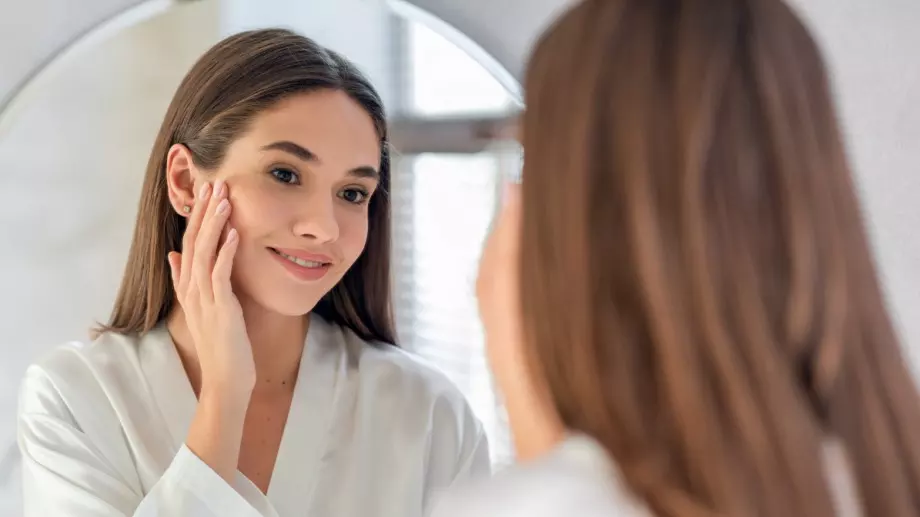 Страхотни лицеви масажи срещу бръчки (ВИДЕО)