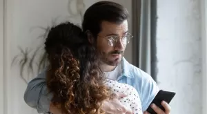 Зодиите, които ги грози предателство до КРАЯ на януари 2024