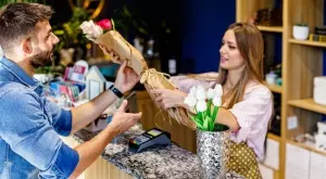 Какви цветя да подарите на именик според ролята му в живота ви