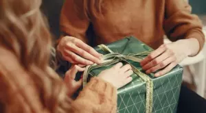 Какво не знаем за скритото послание на подаръците