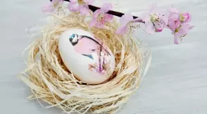 Ето как да направите безвреден декупаж на великденските яйца със салфетки (ВИДЕО)