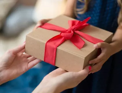 Защо някои мъже не обичат да изненадват с подаръци жените