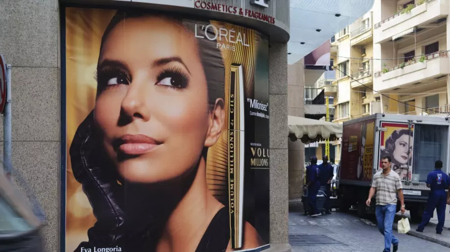 Козметичен гигант придобива конкурент за 2.5 млрд. долара