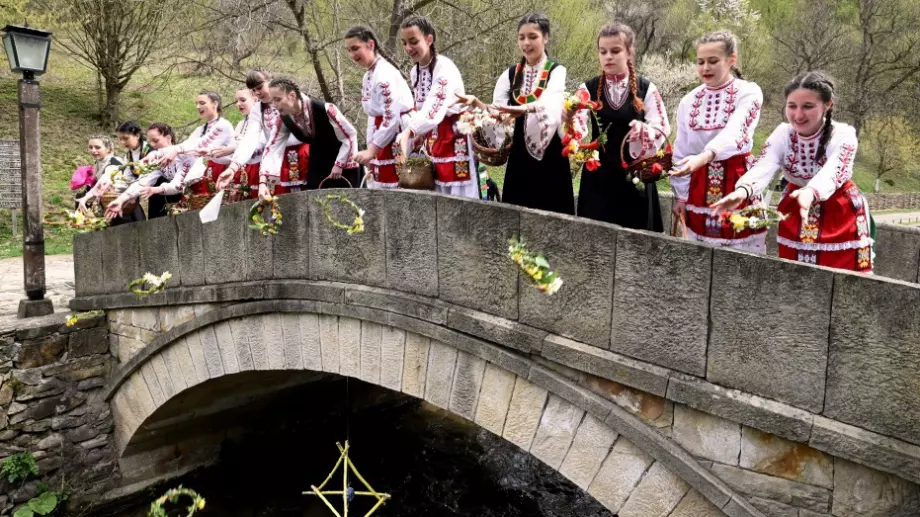 Девойки от "Училище за лазарки" ще пресъздадат обичая лазаруване в Етъра