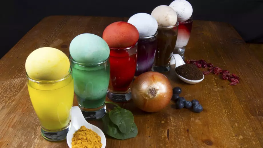 Ето как сами да си направите боя за яйца с натурални продукти