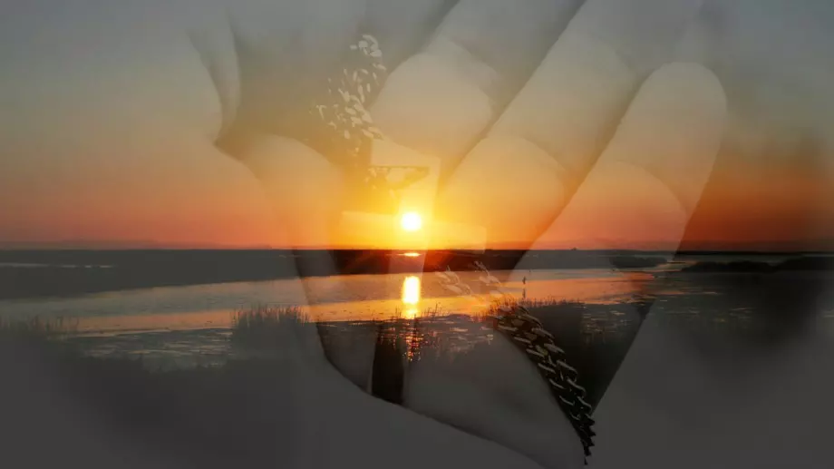 4 знака, по които да разберете, че ви закриля ваш починал близък