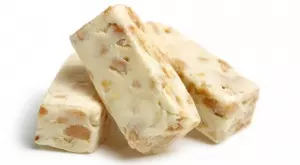 Ето как да си направите домашна бяла халва с ядки