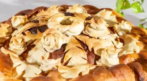 Лесни трикове как да направите цветя от тесто (ВИДЕО)