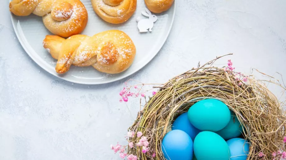 Как лесно да направите зайчета от тесто за великденската питка (ВИДЕО)