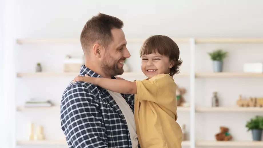 Виц за 21 април 2023: Един евреин решил да учи сина си на бизнес