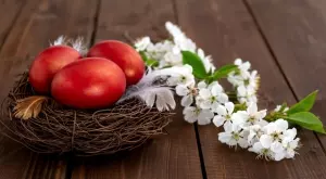 Защо червеното яйце се пази една година и какво се прави с миналогодишното