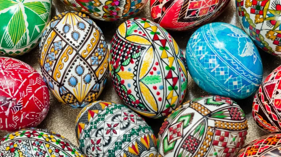 Разгледайте най-големия музей за писани яйца в света (ВИДЕО)