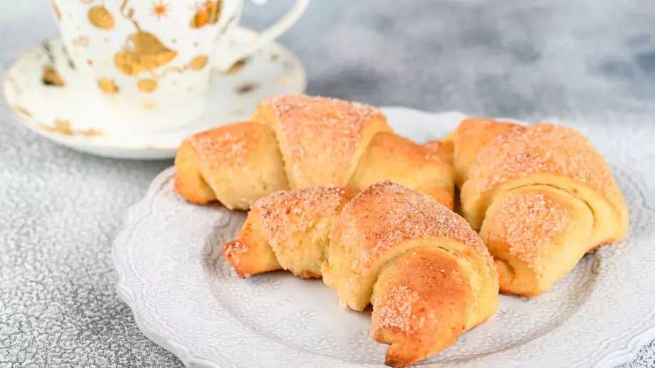 Вкусни и лесни козуначени кифлички