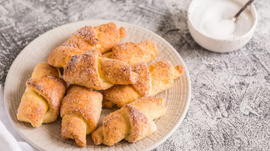 Кифлички с локум