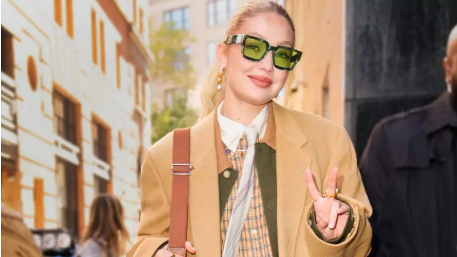 Джиджи Хадид представи своите 7 ежедневни аутфита за една седмица (ВИДЕО)