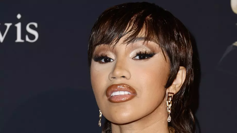 Карди Би изригна срещу Далай Лама: Този свят е пълен с хищници (ВИДЕО)