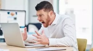 Стресът на работното място личи по това как хората използват компютъра