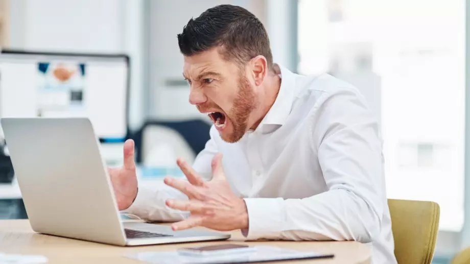 Стресът на работното място личи по това как хората използват компютъра