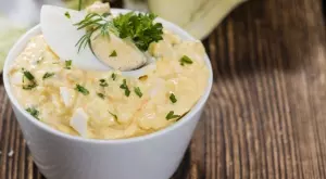Най-вкусната яйчена салата 