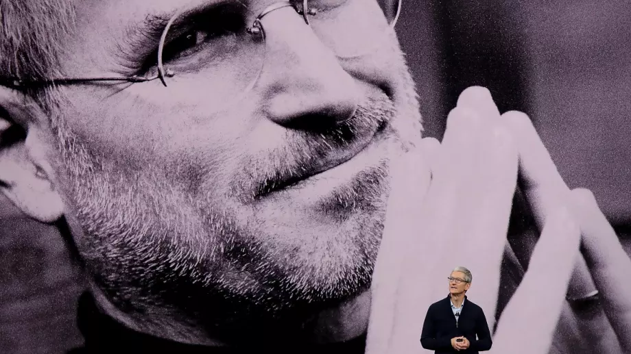 Кои трикове на Стив Джобс използва при управлението неговият наследник Тим Кук?