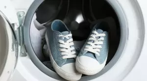 Как да изперете обувките си в пералнята, без да ги повредите (ВИДЕО)