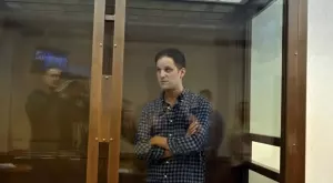 Руски съд потвърди ареста на американския репортер на WSJ Еван Гершкович