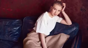 Как да носим тениска със стил   